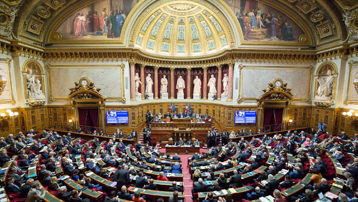 Séparatisme : le Sénat adopte des amendements anti-voile contre l'avis du gouvernement