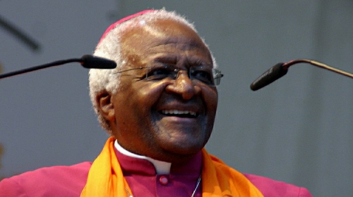 Desmond Tutu, figure engagée contre l'apartheid et les injustices, s'est éteint