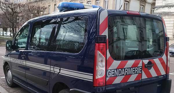 Une mosquée dégradée, des tags islamophobes découverts, Darmanin dénonce