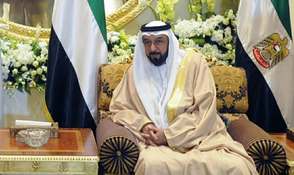 Macron au chevet des Emirats arabes unis après la mort de son président