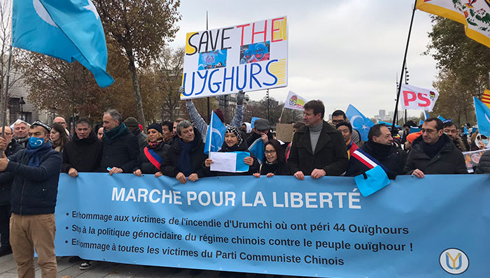 A la marche de solidarité envers les Ouïghours, samedi 3 décembre 2022 à Paris.  © Twitter / Section PS - Paris 17e
