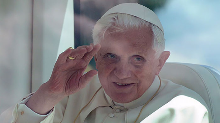Le pape Benoît XVI, ici lors d’un voyage pontifical au Portugal en 2010, est mort le 31 décembre 2022. © M.Mazur/www.thepapalvisit.org.uk/CC BY-NC-ND 2.0