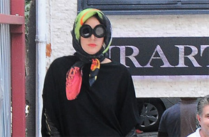 Lady Gaga voilée dans les rues d'Istanbul.