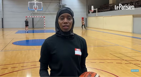 Une basketteuse française exclue d’une compétition de basket, le port du voile en cause (vidéo)