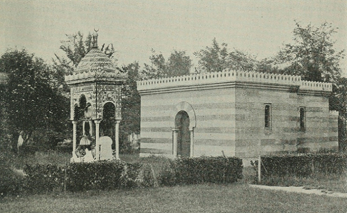 Du mausolée de la reine indienne d'Oude et de la mosquée du Père Lachaise, il n'en reste rien aujourd'hui au cimetière parisien.