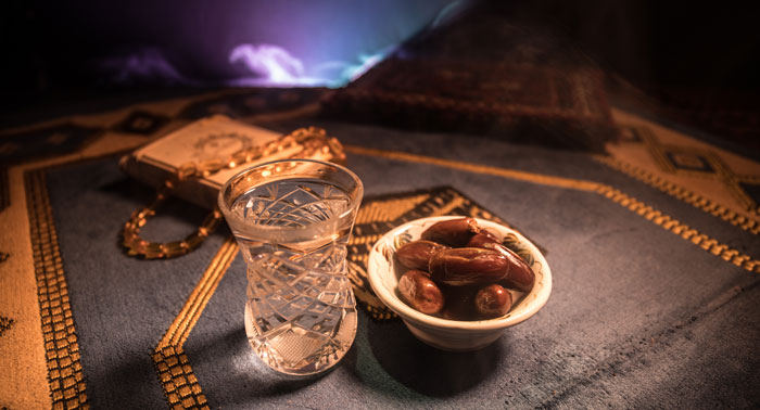 Le Ramadan 2023 arrive, zoom sur les actes qui annulent ou pas le jeûne. © Deposit Photos