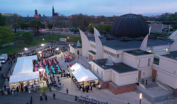 L'iftar citoyen de la Grande Mosquée de Strasbourg, qui s'est déroulé samedi 15 avril 2023, a réuni un millier de personnes. © GMS