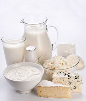 Yaourts, fromage blanc, petits-suisses... Les produits laitiers sous toutes leurs formes apportent calcium et protéines.