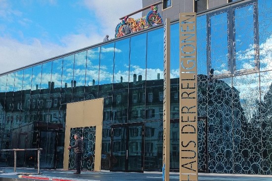 Suisse : l'inauguration en grande pompe de la Maison des religions