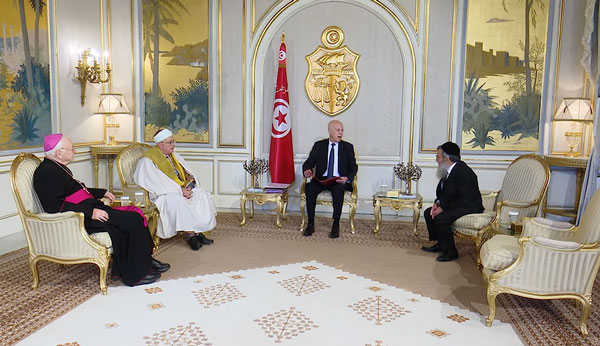 Capture d'écran de la vidéo diffusée par la présidence tunisienne de la rencontre avec les représentants des cultes le 17 mai 2023.