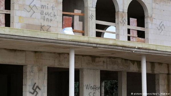 Une mosquée en construction à Dormagen a été la cible de tags racistes le 21 décembre, dans un contexte d'intensification des manifestations anti-islam en Allemagne.