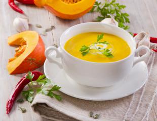 Les soupes sont idéales pour se réchauffer le corps et déguster une bonne dose de légumes.