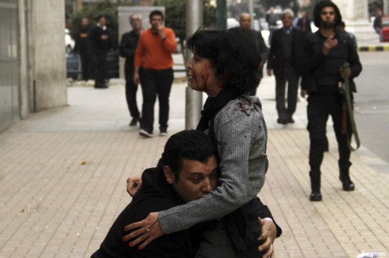 Shaïmaa al-Sabbagh, ici photographiée avant sa mort, a été tuée avec une quinzaine de personnes après une manifestation au Caire le 24 janvier.