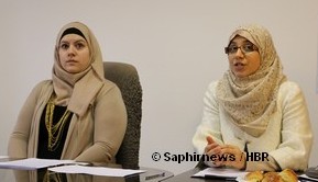 Elsa Ray, porte-parole du CCIF (à g.), et Lila Charef, la responsable juridique. © Saphirnews / HBR
