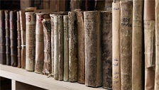 Des livres de la bibliothèque de Mossoul.
