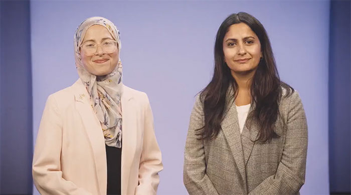 Amira Elghawaby, première représentante spéciale du Canada chargée de la lutte contre l’islamophobie (à gauche), et Kamal Khera, ministre de la Diversité, de l’Inclusion et des personnes en situation de handicap, ensemble pour souhaiter aux Canadiens un bon Mois de l’histoire islamique 2023.