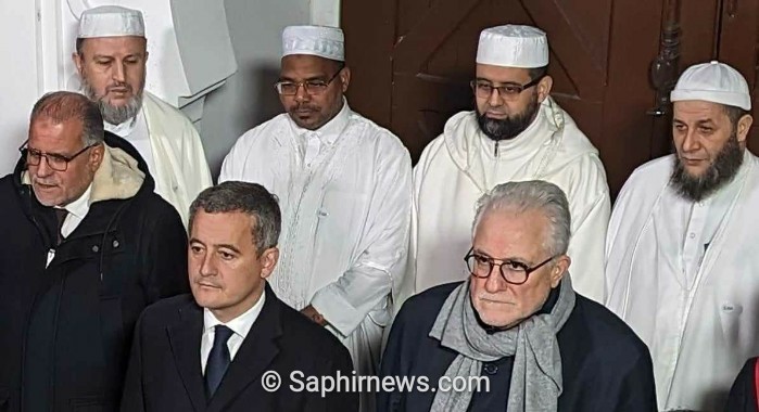 Le ministre de l'Intérieur Gérald Darmanin aux côtés du recteur de la Grande Mosquée de Paris Chems-Eddine Hafiz à la cérémonie du 11 novembre 2023.