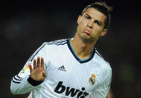 Cristiano Ronaldo n'a pas donné un chèque de 7 millions d’euros à l’ONG Save the Children pour le Népal.