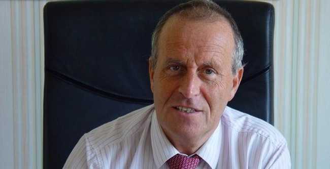 Robert Chardon, maire UMP de Venelles (Bouches-du-Rhône), appelle à l'interdiction de l'islam en France.