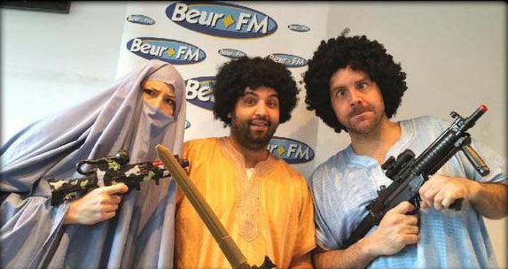 Beur FM accusé d'être complice de l'islamisme par Marianne, la radio prend le parti de s'en moquer. La matinale du 22 mai a alors été rebaptisée "Djihad FM".