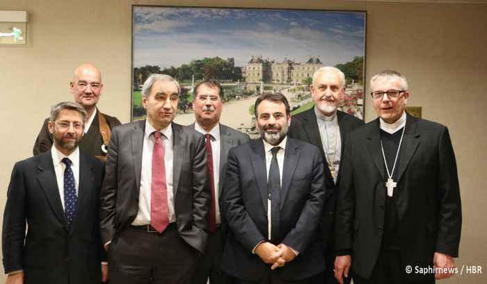 Les représentants de la Conférence des responsables de culte en France (CRCF) se sont réunis le 21 mai au Sénat sur le thème écologie et religions en préparation de la COP 21 en décembre 2015. © Saphirnews/HBR