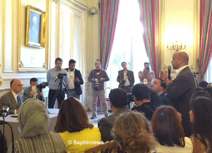Samedi 6 juin, une rencontre a été organisée entre les lecteurs et auditeurs de huit médias et le ministre de l'Intérieur Bernard Cazeneuve, pour une série de questions-réponses en direct une semaine avant l'annonce officielle de la mise en place de l'instance de dialogue avec l'islam.