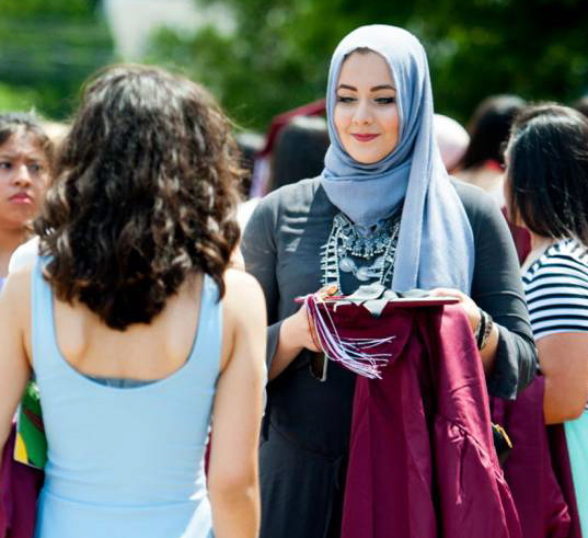Avec son voile, elle est élue « la mieux habillée » de son lycée
