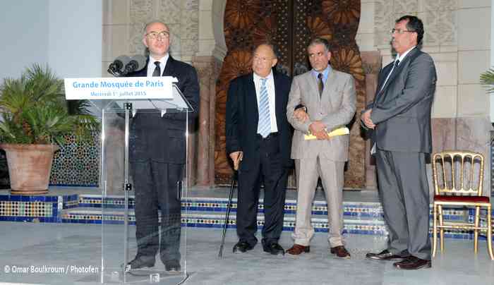 Bernard Cazeneuve à l'iftar organisé à la Grande Mosquée de Paris mercredi 1er juillet en présence de Dalil Boubakeur et d'Anouar Kbibech du CFCM. © Omar Boulkroum / Photofen