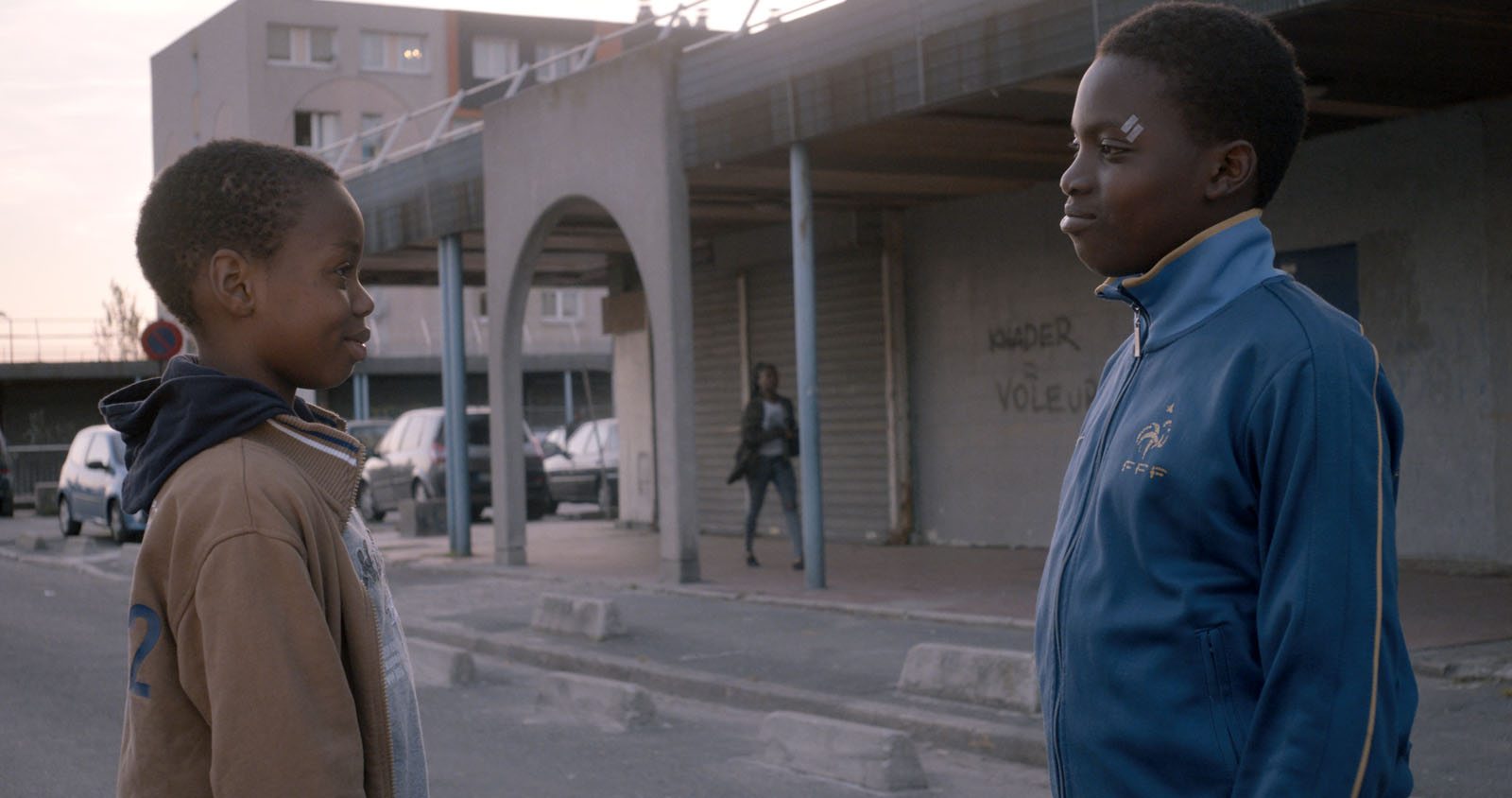 Ali Bidanessy et Balamine Guirassy, interprêtes du film La Vie en grand. © Gaumont Distribution