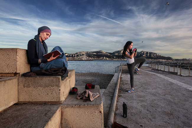 © Bharat Choudhary, photo extraite de son reportage à Marseille, reproduite dans D’ailleurs et d’ici #2.