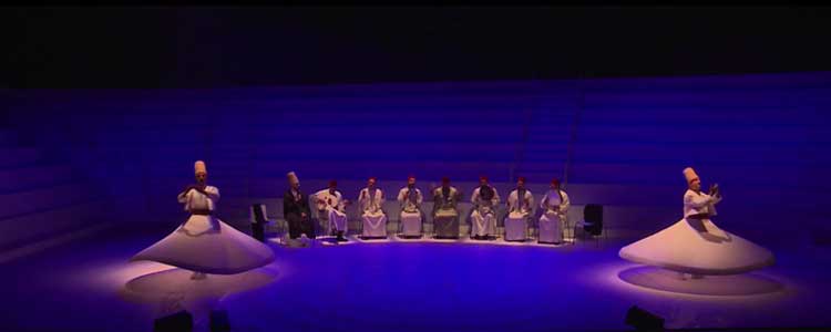 Alliant arts visuels et chants spirituels, « White Spirit » est une création artistique réalisée en résidence au musée du Quai Branly. Elle est le fruit de la rencontre des danseurs, chanteurs et musiciens de l’ensemble syrien Al Nabolsy et du street-artiste tunisien Shoof. Des représentations ont lieu du 6 au 15 novembre 2015.