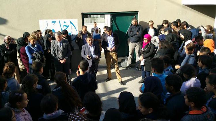 A Marseille, les élèves et les professeurs des écoles musulmane et catholique se sont retrouvés pour une minute de silence commune.