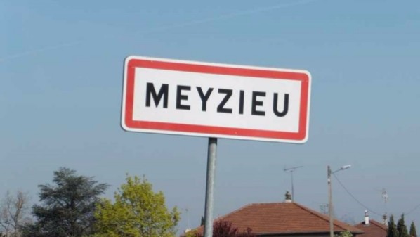 Meyzieu : l'interdiction du salon musulman suspendue par la justice
