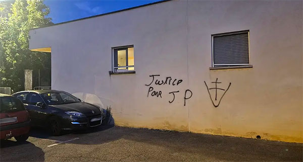 Des dégradations commises sur les mosquées de Millau et de Tours