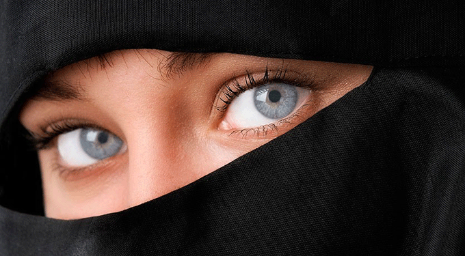 Lollipop, 17 ans : « Je porte le niqab et je ne crois en aucun Dieu »