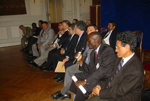 Ahmed Baba Miské (à droite) lors d'une réunion de l'Istichara menant à la création du Conseil français du culte musulman (CFCM).