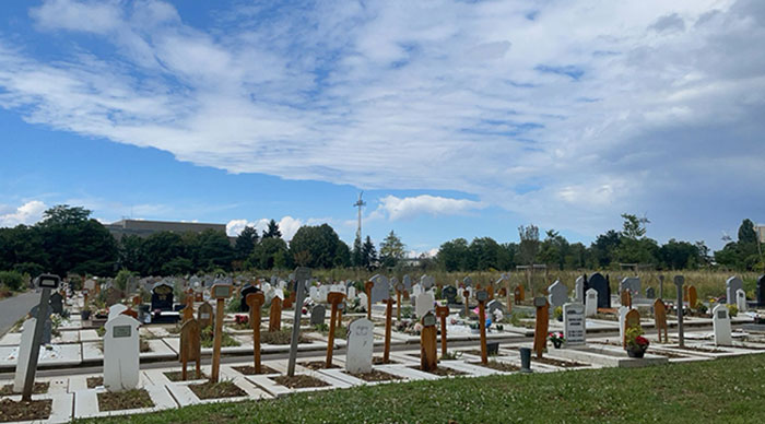 Le carré musulman du cimetière intercommunal de Valenton, en région parisienne, après une opération de nettoyage organisée par les communautés musulmanes locales en été 2025. © DR