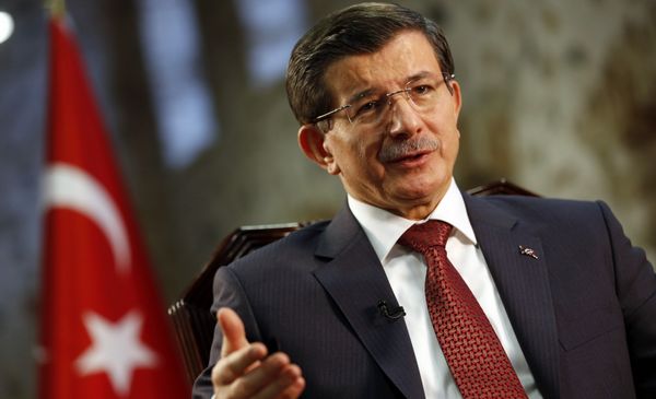 Turquie : le Premier ministre, chef de l'AKP, annonce sa démission
