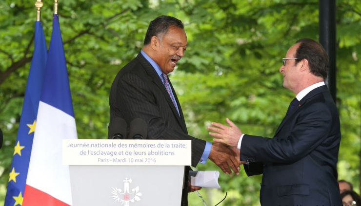 Le président François Hollande et le révérend Jesse Jackson à l'occasion de la journée de commémoration de l'abolition de l'esclavage. © Présidence de la République.