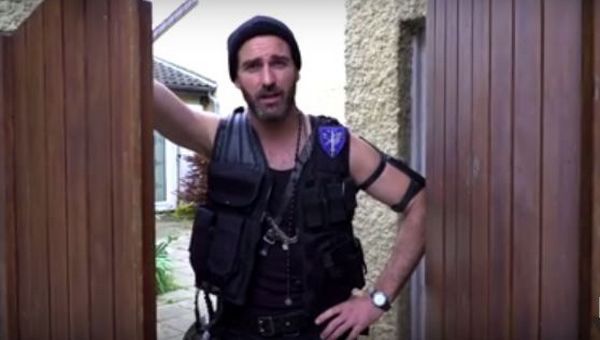 Johnny, un chasseur de migrants imaginé par MSF pour dénoncer l’UE (vidéo)