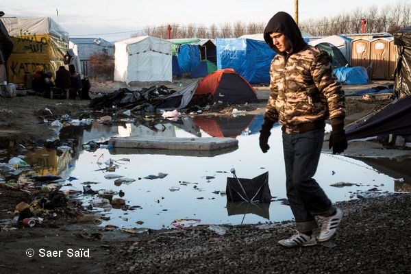 La « jungle » en hiver. Les sols imbibés n’absorbent plus l’eau. Calais, novembre 2015. © Saer Saïd