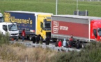 Commerçants et routiers bloquent les routes contre la « jungle » de Calais