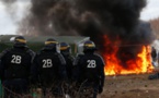 Demantèlement à Calais : entre incendies, coups de feu et tri au faciès