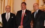 Bernard Cazeneuve remet la légion d'honneur à Anouar Kbibech (vidéo)