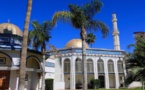 Deux femmes volent une mosquée et postent une vidéo de haine sur Facebook