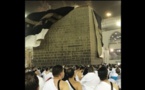 En plein Hajj, la kiswa de la Kaaba secouée par une tempête de vent (vidéo)