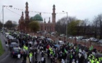 Angleterre : des centaines de musulmans marchent à Bradford pour le Mawlid