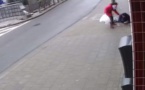 Belgique : une femme voilée victime d'une agression gratuite en pleine rue (vidéo)