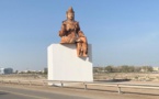 Aux Émirats Arabes Unis, la reproduction d'une statue bouddhique sur une autoroute fait sensation