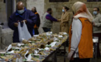Espagne : des sans-abris musulmans rompent le jeûne du Ramadan dans une église de Barcelone